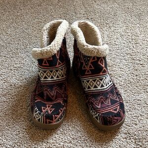 Sanuk Pattern Fur Lined Ankle Boots